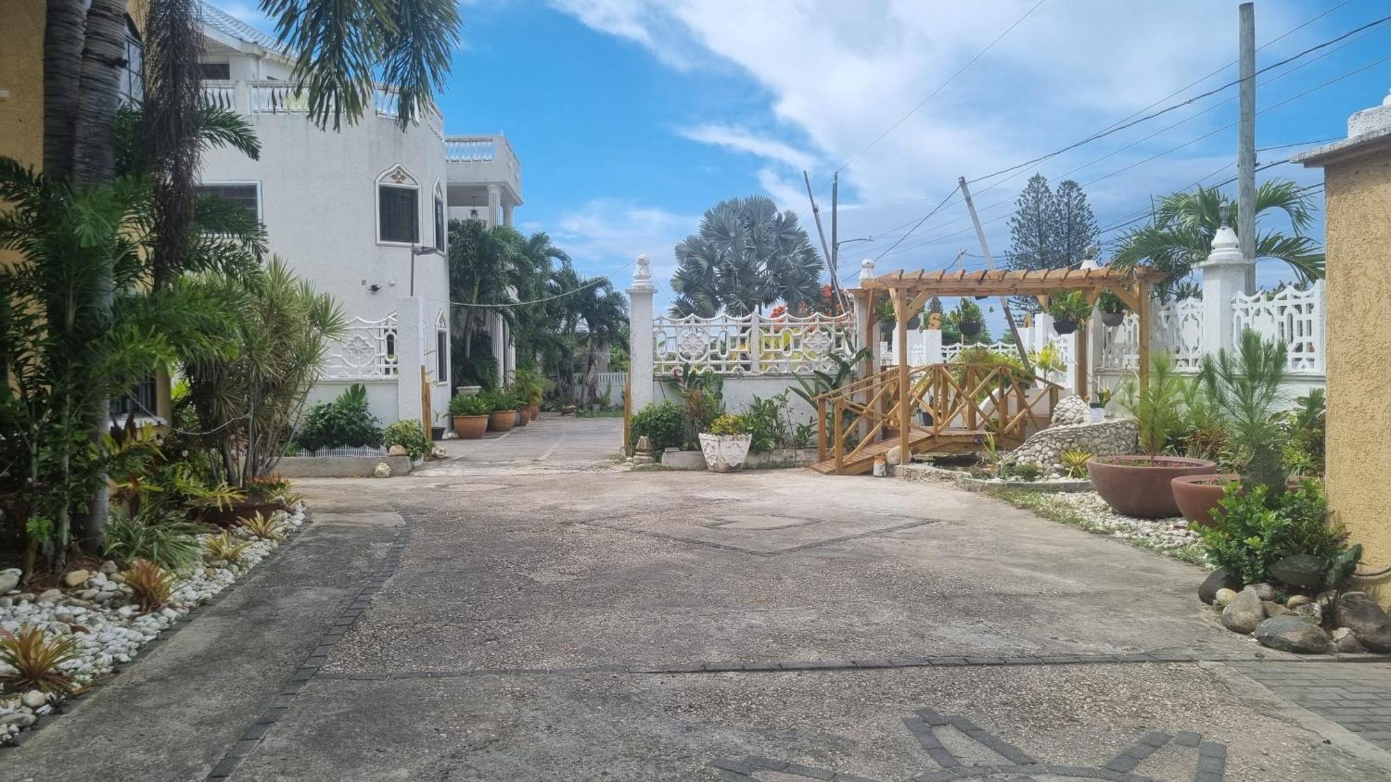 Little Savoy Guest House New راناوي باي المظهر الخارجي الصورة